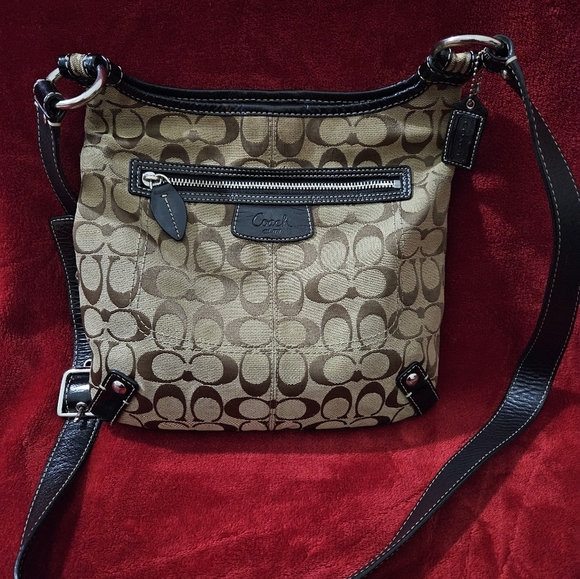 Coach Vintage Chelsea Medium Signature Brown and Tan Canvas Shoulder/Crossbody - Picture 2 of 13